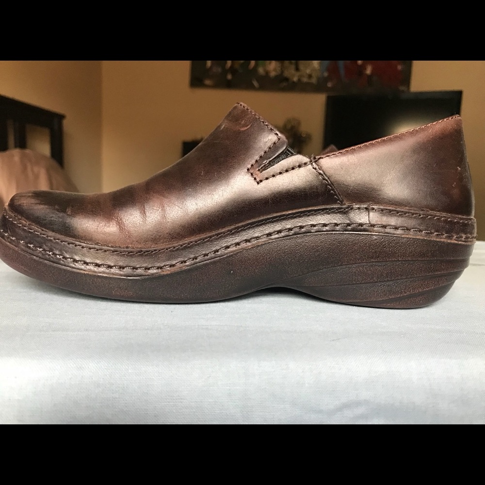 Clogs - Picture 2 of 4